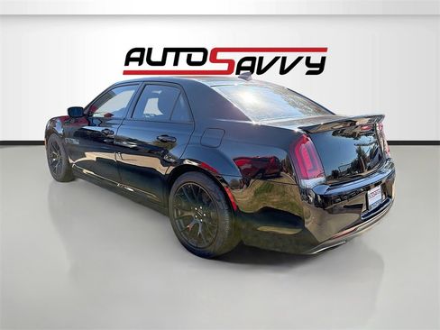 Used 2022 Chrysler 300 Touring w/ Sport Appearance Package image 5