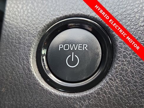 Used 2025 Toyota Camry SE w/ Convenience Package image 20