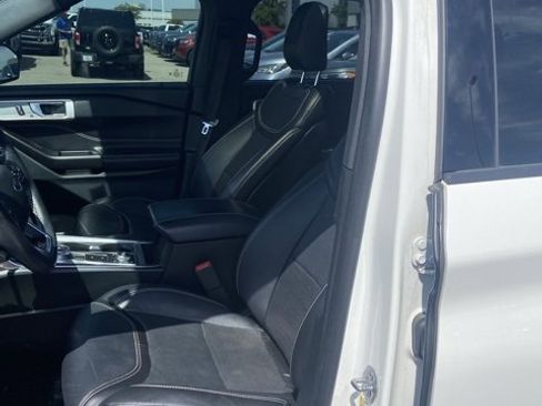 Used 2020 Ford Explorer ST w/ ST Street Pack image 5