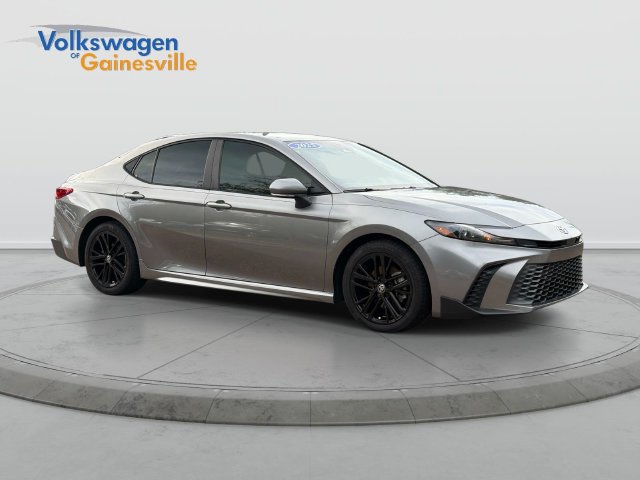 Used 2025 Toyota Camry SE w/ Convenience Package FWD image 1