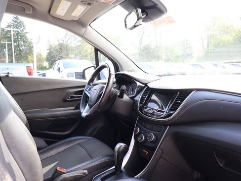 Used 2019 Chevrolet Trax LT w/ LT Convenience Package FWD image 30
