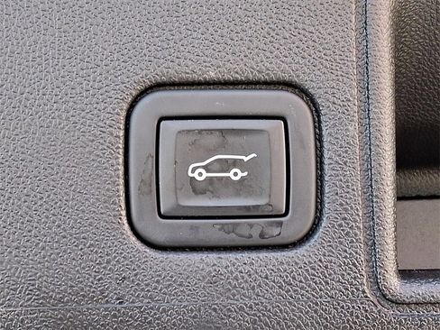 Used 2023 GMC Terrain SLE w/ Driver Convenience Package image 30