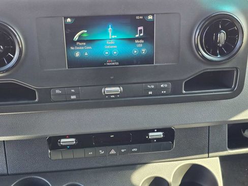 Used 2024 Mercedes-Benz Sprinter 2500 image 30