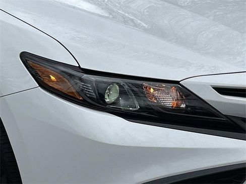 Used 2024 Toyota Camry SE image 9