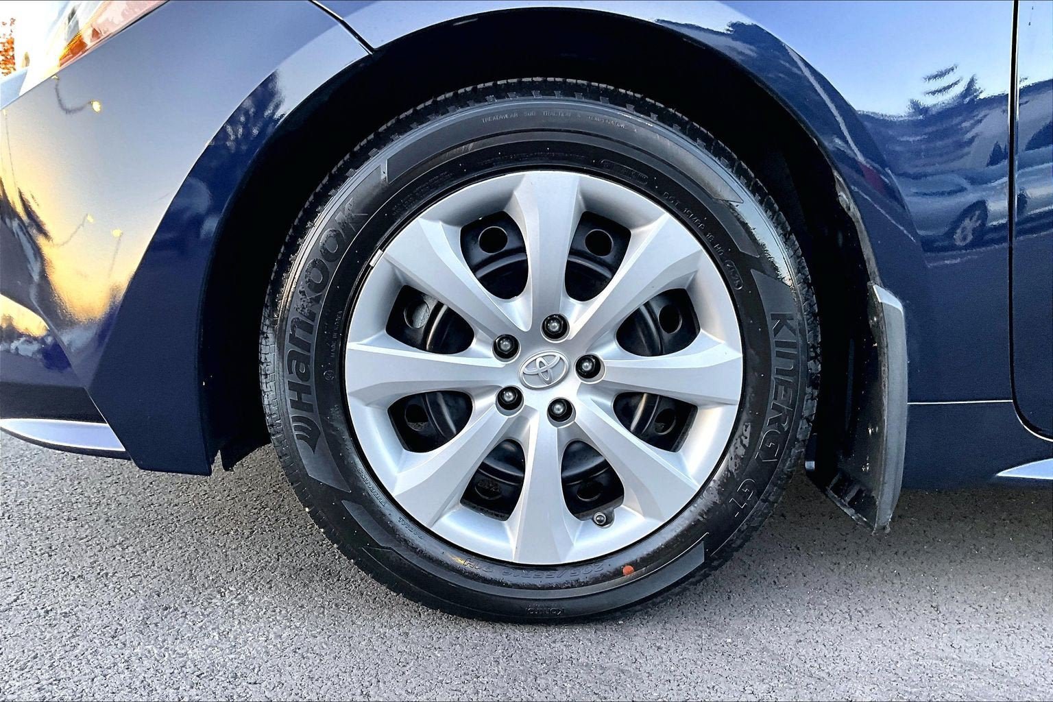 Used 2022 Toyota Corolla LE FWD image 9