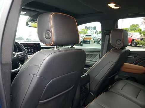 Certified 2023 GMC Canyon AT4 w/ AT4 Premium Package AWD/4WD image 9
