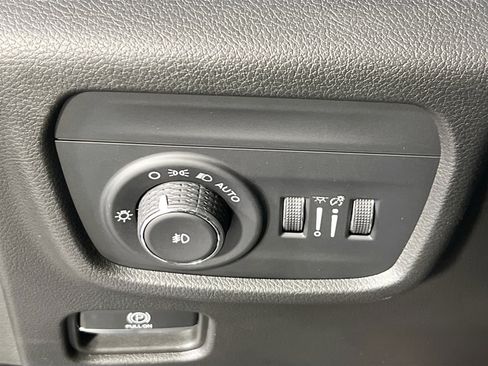 Used 2022 Jeep Grand Cherokee Overland AWD/4WD image 10
