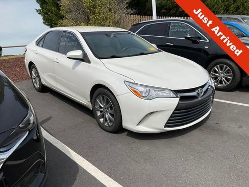 Used 2015 Toyota Camry XLE image 1