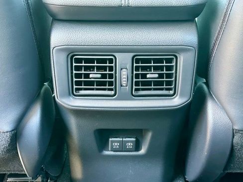 Used 2019 Toyota RAV4 Limited AWD/4WD image 18