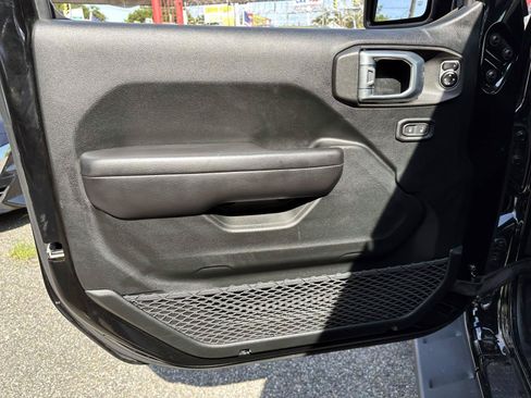 Used 2020 Jeep Gladiator Sport w/ Quick Order Package 24S AWD/4WD image 14