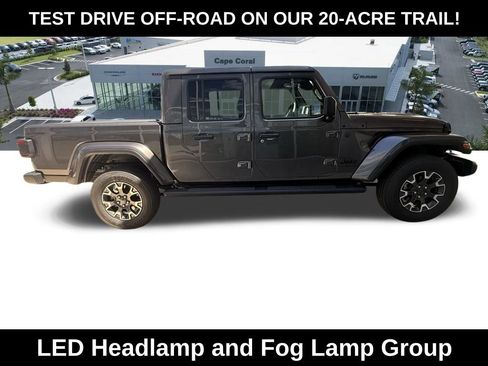 New 2026 Jeep Gladiator Sahara image 3