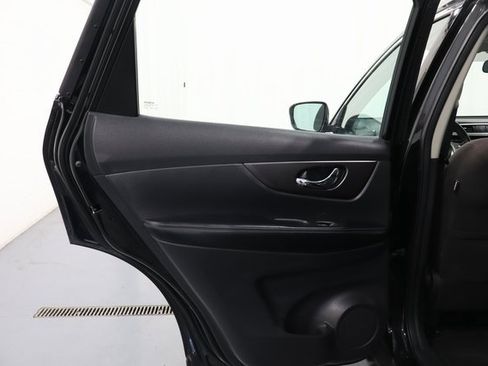 Used 2015 Nissan Rogue S image 11