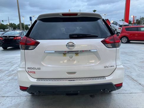 Used 2018 Nissan Rogue SV w/ Premium Package AWD/4WD image 4