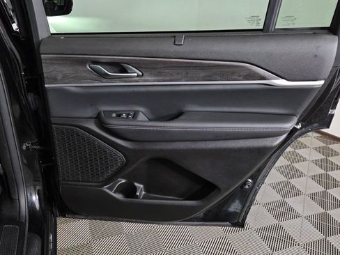 Used 2023 Jeep Grand Cherokee L Limited w/ Luxury Tech Group II image 38