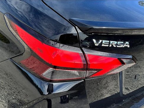 Used 2021 Nissan Versa SR image 29