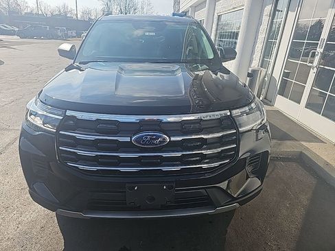 Used 2025 Ford Explorer Active image 3