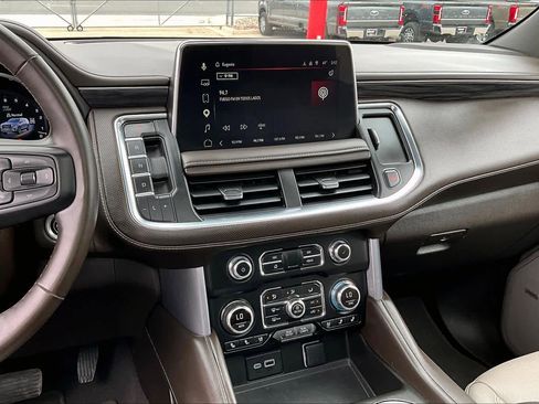 Used 2023 GMC Yukon SLT w/ SLT Luxury Package AWD/4WD image 7
