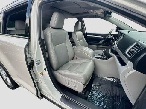 Used 2017 Toyota Highlander XLE FWD image 30