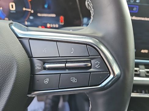 Used 2025 Chevrolet Equinox EV LT w/ Convenience Package image 14