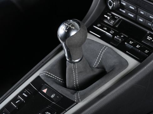 Used 2018 Porsche 911 GT3 RWD image 16