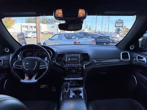 Used 2019 Jeep Grand Cherokee SRT image 28