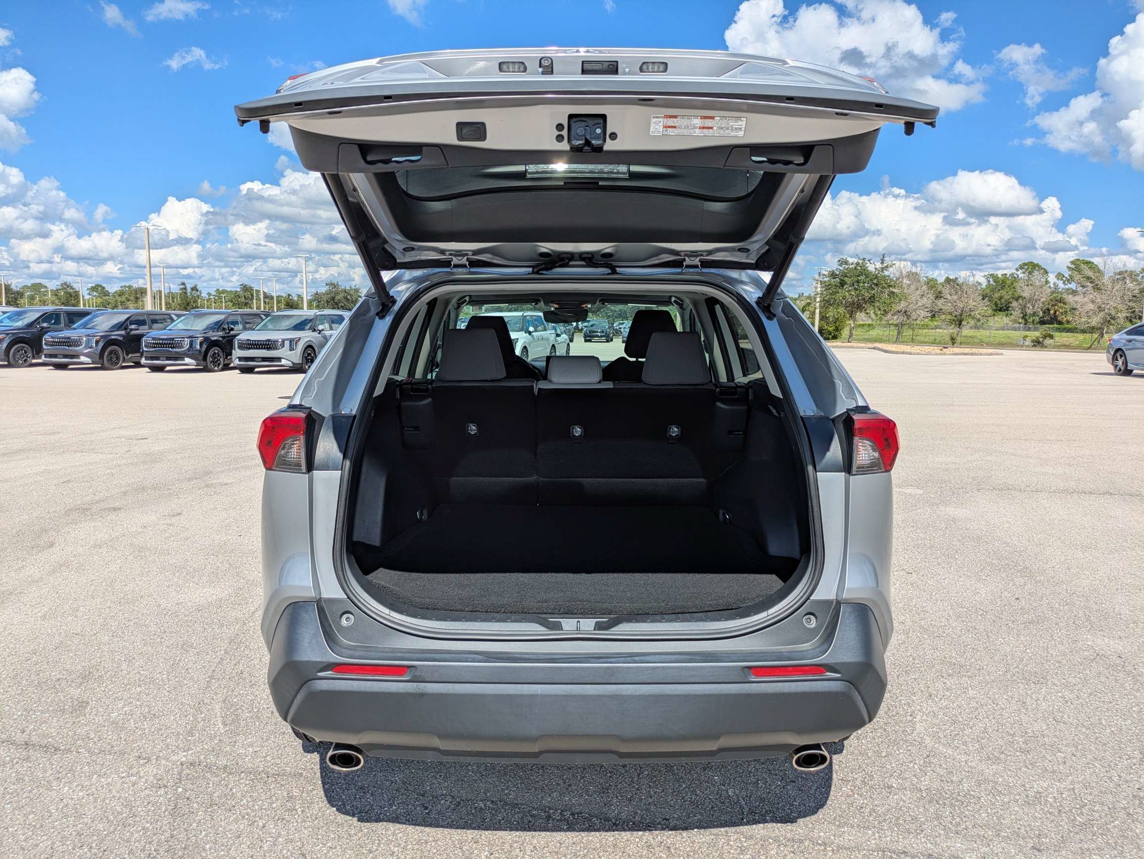 Used 2019 Toyota RAV4 XLE w/ Convenience Package FWD image 32