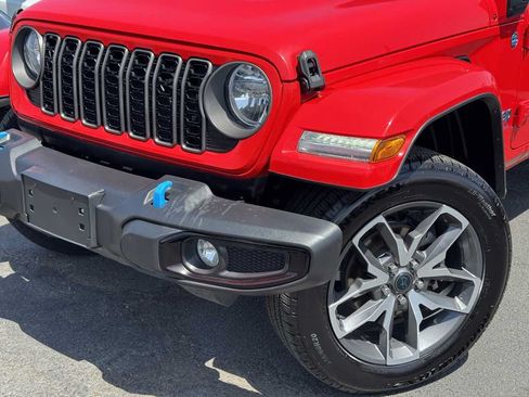 Used 2024 Jeep Wrangler Unlimited AWD/4WD image 3