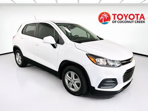 Used 2020 Chevrolet Trax LS FWD image 1