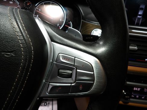 Used 2016 BMW 750i xDrive image 28