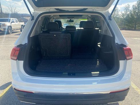 Used 2021 Volkswagen Tiguan SE w/ Panoramic Sunroof Package image 27