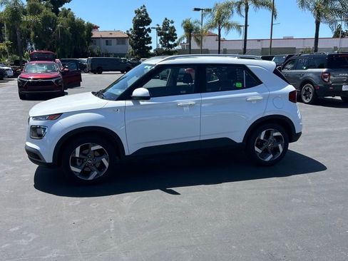 Used 2025 Hyundai Venue SEL image 8