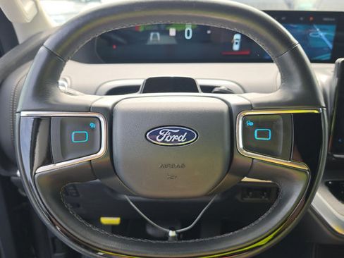Used 2025 Ford Expedition Platinum AWD/4WD image 4