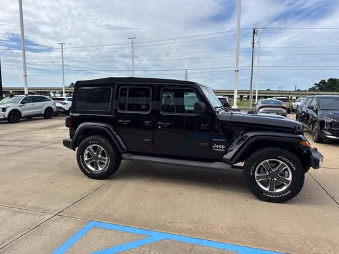 Used 2021 Jeep Wrangler Unlimited Sahara AWD/4WD image 18
