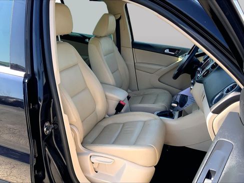 Used 2010 Volkswagen Tiguan SE AWD/4WD image 8