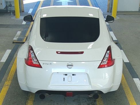 Used 2020 Nissan 370Z Coupe RWD image 4