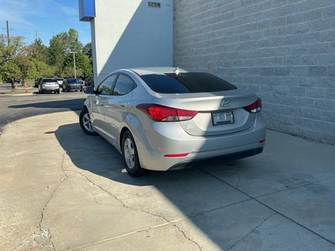 Used 2015 Hyundai Elantra SE FWD image 7