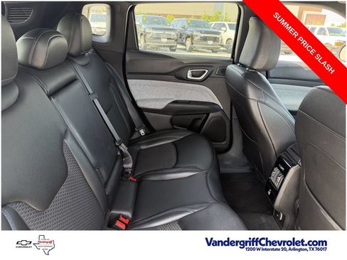 Used 2025 Jeep Compass Latitude w/ Sun & Sound Group AWD/4WD image 27
