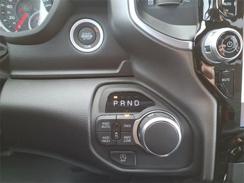 New 2026 RAM 1500 4x4 Crew Cab image 28