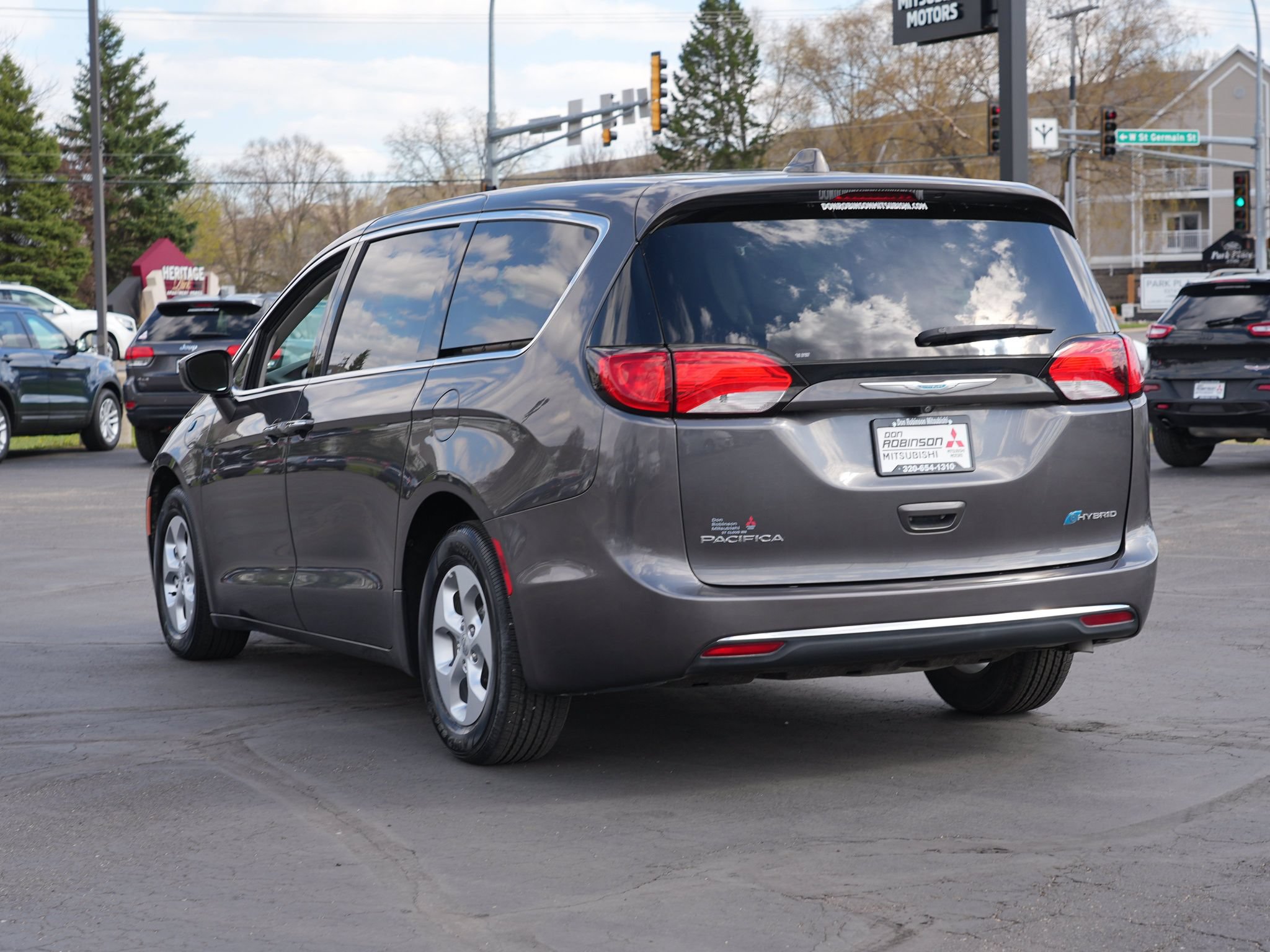 Used 2017 Chrysler Pacifica Touring Plus FWD image 6