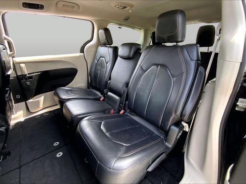 Used 2017 Chrysler Pacifica Touring-L Plus w/ Tire & Wheel Group FWD image 20
