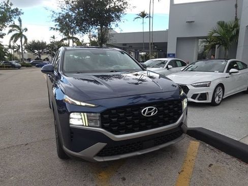 Used 2021 Hyundai Santa Fe SE FWD image 2