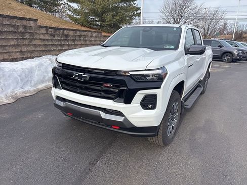 Used 2025 Chevrolet Colorado Z71 w/ Technology Package image 3