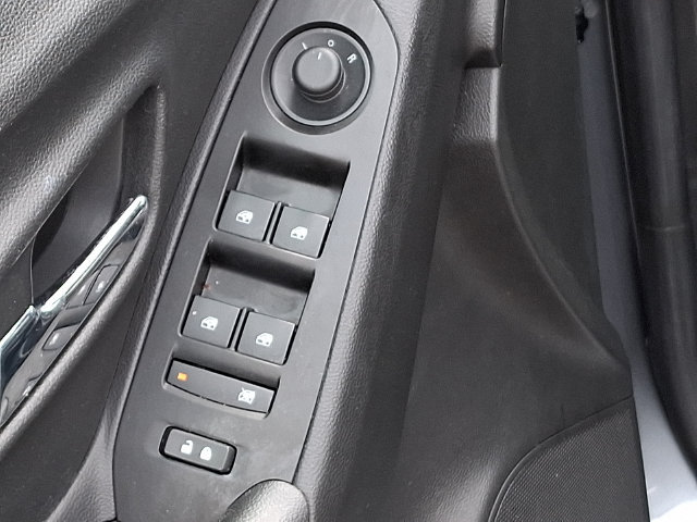 Used 2019 Chevrolet Trax LT w/ LT Convenience Package AWD/4WD image 17