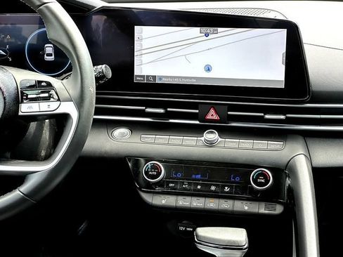 Used 2025 Hyundai Elantra Limited FWD image 29