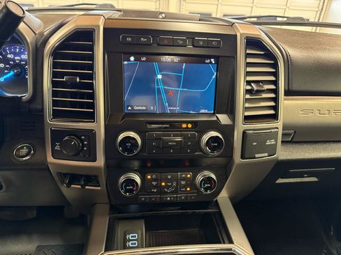 Used 2019 Ford F250 Platinum w/ Platinum Ultimate Package AWD/4WD image 18
