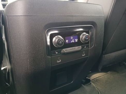 Certified 2022 GMC Yukon SLT w/ SLT Luxury Package image 31