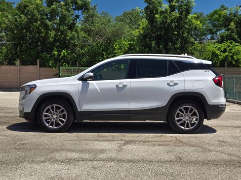 Used 2024 GMC Terrain SLT AWD/4WD image 6