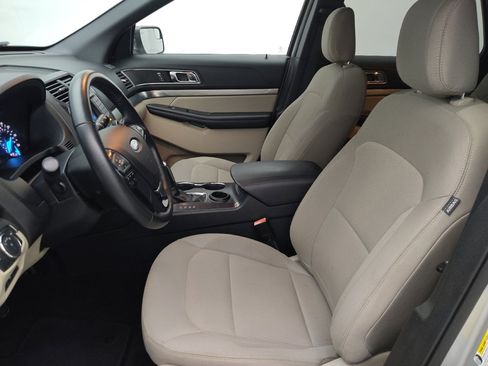 Used 2018 Ford Explorer XLT FWD image 17