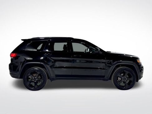 Used 2020 Jeep Grand Cherokee Laredo image 11
