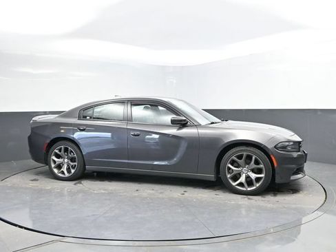 Used 2015 Dodge Charger SXT RWD image 3